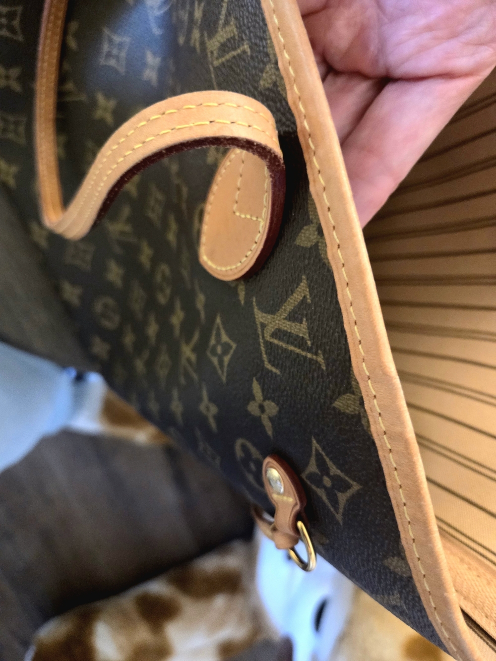 Louis Vuitton Monogram Canvas Tote in Brown with Tan Trim - Picture 6 of 16